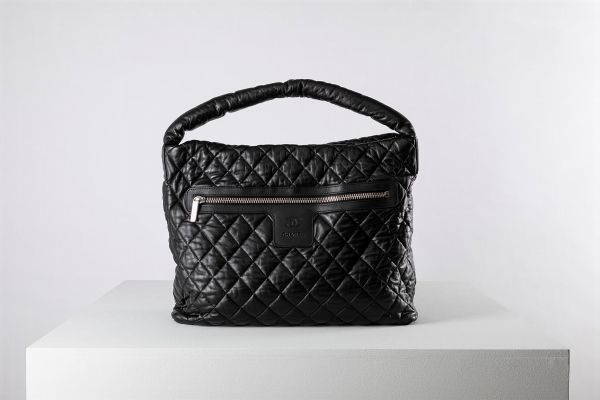 CHANEL : Grande borsa a tracolla  - Asta Luxury Fashion - Associazione Nazionale - Case d'Asta italiane