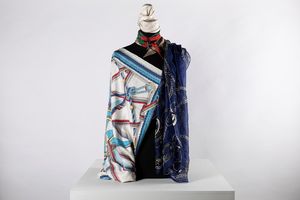 GUCCI - Lotto composto da due foulard e due cachecol