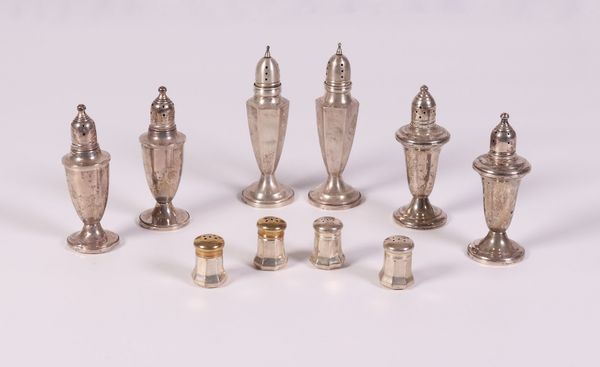 Cinque coppie di sale e pepe in argento  - Asta Asta 200 - Gioielli, Orologi e Argenti - Associazione Nazionale - Case d'Asta italiane