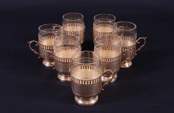 Sette bicchieri in vetro molato con supporto in metallo argentato  - Asta Asta 200 - Gioielli, Orologi e Argenti - Associazione Nazionale - Case d'Asta italiane
