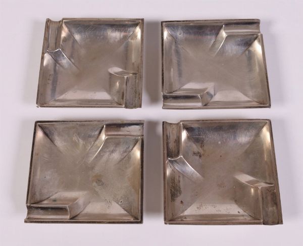 Quattro posacenere quadrati in argento  - Asta Asta 200 - Gioielli, Orologi e Argenti - Associazione Nazionale - Case d'Asta italiane