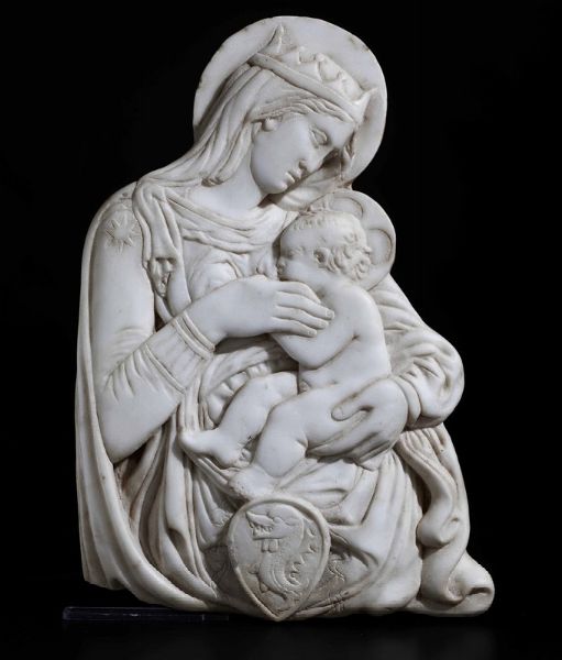 Madonna con Bambino Marmo bianco Bottega di Antonio Federighi (Siena 1420 - 1483), attribuito a Siena fine del XV secolo  - Asta ASTA 0596 - SCULTURA E OGGETTI D'ARTE - Associazione Nazionale - Case d'Asta italiane