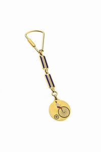 PORTACHIAVI - Peso gr 20 6 in oro giallo  decorato con smalti blu e medagli raffigurante un velocipede in smalti policromi