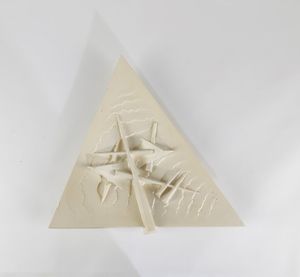 Pomodoro Arnaldo : Piatto triangolare, 2003  - Asta ASTA 507 - Arte Moderna e Contemporanea - I Sessione - Associazione Nazionale - Case d'Asta italiane