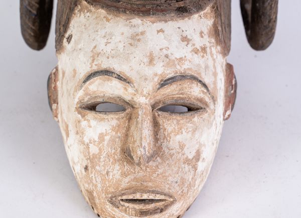 Arte africana : Maschera elmo agbogho mmwo, IgboNigeria  - Asta ASTA 316 - ARTE ORIENTALE PI ARTE AFRICANA E NATURALIA  (online) - Associazione Nazionale - Case d'Asta italiane