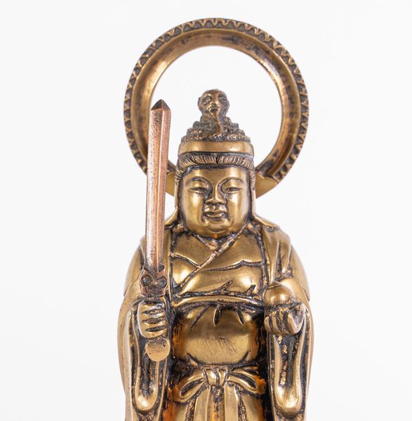 Arte Cinese : Figura in bronzo raffigurante monaco stante con spada Giappone, XIX secolo  - Asta ASTA 316 - ARTE ORIENTALE PI ARTE AFRICANA E NATURALIA  (online) - Associazione Nazionale - Case d'Asta italiane