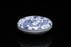 Arte Cinese - Scatola lenticolare in porcellana bianco bluCina, XX secolo