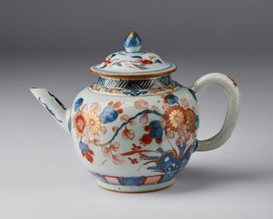 Arte Cinese - Teiera in porcellana a  decoro ImariCina, XVIII secolo