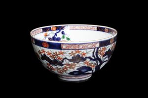 ARTE GIAPPONESE - Coppa Imari in porcellana Giappone, XIX secolo