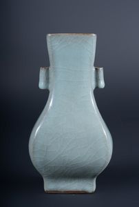 Arte Cinese - Vaso a freccia con invetriatura celadon Cina, periodo Repubblica, inizio XX secolo