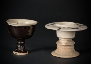 Arte Cinese - Due coppe in ceramica cizhou su alto piedeCina, dinastia Song