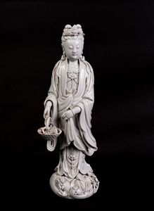 Arte Cinese - Figura di Guanyin in porcellana bianco di Cina Cina, dinastia Qing, XVIII secolo