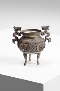 Arte Cinese - Tripode ding in argentoCina, fine XIX secolo
