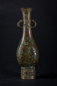 Arte Cinese - Vaso in bronzo di gusto arcaistico Cina o Giappone XVI secolo