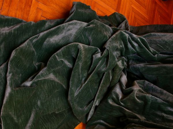 Coppia di tende verde smeraldo in velluto  - Asta ASTA 0201 - La casa fiorentina del soprano Marcella Tassi - Associazione Nazionale - Case d'Asta italiane