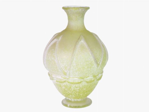 Un vaso in vetro scavo sui toni del giallo  - Asta Asta 202 - Only Glass - Associazione Nazionale - Case d'Asta italiane