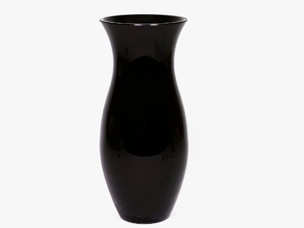 Un vaso in vetro nero  - Asta Asta 202 - Only Glass - Associazione Nazionale - Case d'Asta italiane