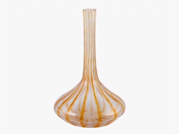 Vaso in vetro soffiato a forma di cipolla  - Asta Asta 202 - Only Glass - Associazione Nazionale - Case d'Asta italiane