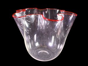 Un vaso a fazzoletto in vetro incolore  - Asta Asta 202 - Only Glass - Associazione Nazionale - Case d'Asta italiane