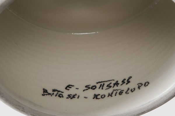 SOTTSASS ETTORE (1917 - 2007) : Vaso calice serie bianco/nera per Bitossi Montelupo, 1959  - Asta ASTA 317 - DESIGN (online) - Associazione Nazionale - Case d'Asta italiane