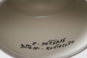 SOTTSASS ETTORE (1917 - 2007) : Vaso calice serie bianco/nera per Bitossi Montelupo, 1959  - Asta ASTA 317 - DESIGN (online) - Associazione Nazionale - Case d'Asta italiane