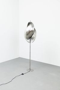 HENRI MATHIEU - Lampada da terra in alluminio spazzolato. Anni '70 h cm 162