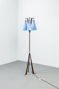 PRODUZIONE ITALIANA - Lampada da terra in metallo laccato e legno di teak  diffusori in vetro colorato. Anni '60 h cm 174