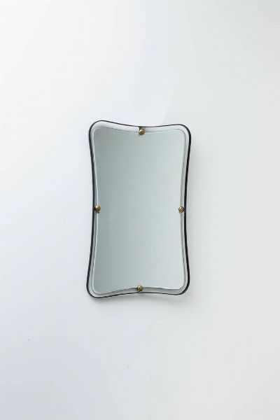 PRODUZIONE ITALIANA : Specchio con cornice in metallo verniciato  particolari in ottone. Anni '50 cm 85 5x55  - Asta Asta 182 - Associazione Nazionale - Case d'Asta italiane