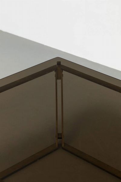 PRODUZIONE ITALIANA : Grande tavolo basso con struttura in ottone  piano in vetro. Anni '60 cm 33 5x151x91  - Asta Asta 182 - Associazione Nazionale - Case d'Asta italiane