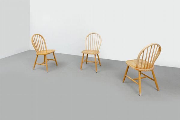 PRODUZIONE ITALIANA : Tre sedie in legno d'acero. Anni '60 cm 92x48x43 5  - Asta Asta 182 - Associazione Nazionale - Case d'Asta italiane