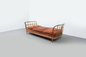 PAOLO BUFFA  attribuito - Day Bed  in legno di noce  imbottitura rivestita in tessuto. Anni '50 cm 75x230x96