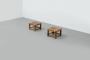 MARIO PASSANTI - Coppia di sgabelli in legno di noce  sedute in pelle intrecciata. Anni '60 cm 25x34x34