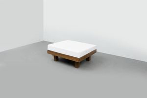 MARIO PASSANTI : Tavolino in legno di noce. Anni '60 cm 30x100x83  - Asta Asta 182 - Associazione Nazionale - Case d'Asta italiane