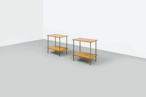AZUCENA - Coppia di tavolini con sostegni in ottone  piano in legno. Anni '70 cm 52x50 5x30