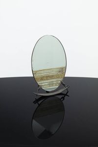 LORENZO BURCHIELLARO - Specchio da tavolo in metallo patinato e inciso  vetro specchiato graffiato. Anni '70 cm 37x26