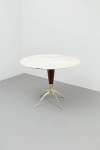 MELCHIORRE BEGA  attribuito - Tavolo con struttura in legno  sostegno in fusione di ottone  piano in marmo. Anni '50 cm 76x100
