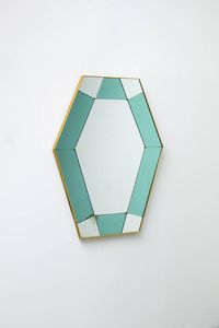 CRISTAL ART - Specchiera a forma esagonale  cornice in ottone e vetro colorato. Anni '50 cm 115x92