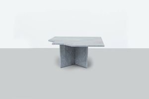 PRODUZIONE ITALIANA - Tavolino in marmo  Anni '70 cm 38x80x80