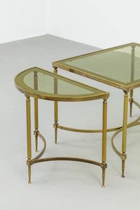 PRODUZIONE ITALIANA : Tavolino componibile con struttura in bronzo  piano in vetro fum. Anni '70 cm 48 5x121x55  - Asta Asta 182 - Associazione Nazionale - Case d'Asta italiane