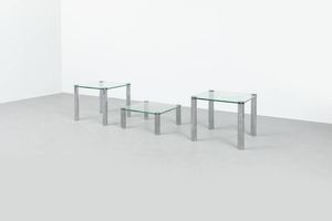 PRODUZIONE ITALIANA - Tre tavolini con sostegni in acciaio  piani in vetro di forte spessore. Anni '70 uno cm 20x44x44 due cm 37x44x [..]