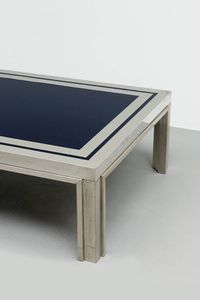 LIWAN'S : Tavolino in acciaio e vetro colorato. Fine anni '70 Marchio del Produttore cm 40x140x93  - Asta Asta 182 - Associazione Nazionale - Case d'Asta italiane