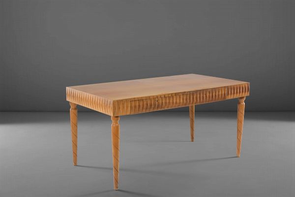 Tavolo con struttura in legno e legno lavorato.  - Asta PopUp Design - Associazione Nazionale - Case d'Asta italiane