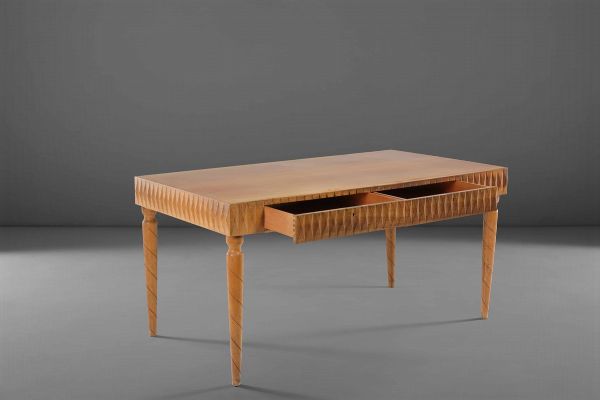 Tavolo con struttura in legno e legno lavorato.  - Asta PopUp Design - Associazione Nazionale - Case d'Asta italiane