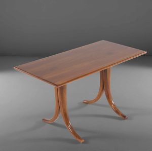 Tavolo basso con piano in legno e sostegi in legno tornito.  - Asta PopUp Design - Associazione Nazionale - Case d'Asta italiane