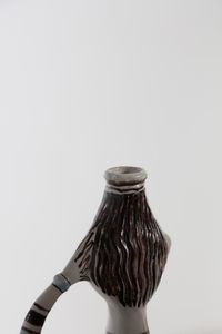 MATTUCCI SERAFINO (1912 - 2004) : Bottiglia antropomorfa  - Asta ASTA 324 - FICTILIADORABILIS - CERAMICHE (tradizionale) - Associazione Nazionale - Case d'Asta italiane