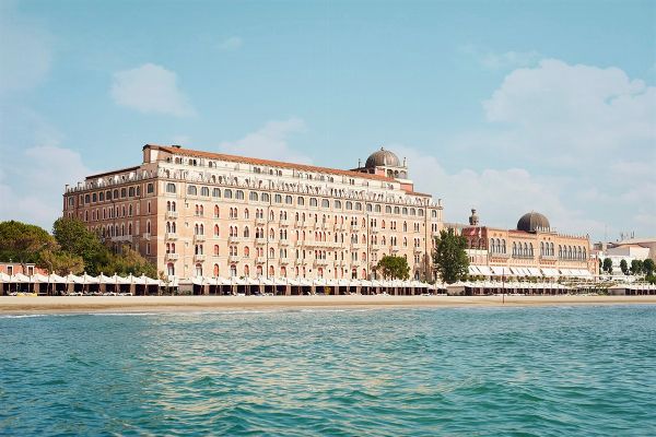 Hotel Excelsior Venice Lido Resort : In Spiaggia al Lido  - Asta Asta Benefica: Win&Itaca - Per la mente con gusto - Associazione Nazionale - Case d'Asta italiane