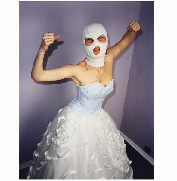 Sergey Bratkov (1960) : White mask dalla serie: Dream about double Killing  - Asta Asta 99 | ARTE MODERNA E CONTEMPORANEA + DESIGN - Associazione Nazionale - Case d'Asta italiane