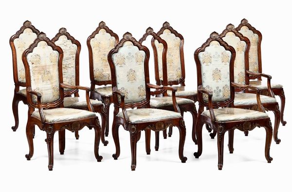 Quattro poltrone e sei sedie in legno intagliato, XVIII secolo  - Asta Opere e arredi da collezioni lombarde e altre provenienze - Associazione Nazionale - Case d'Asta italiane