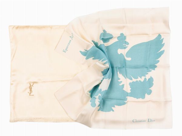 Yves Saint Laurent : Lotto composto da un foulard e una stola  - Asta Luxury Fashion - Associazione Nazionale - Case d'Asta italiane