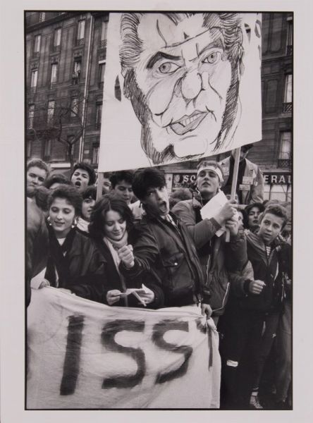 Manifestazione studentesca a Parigi  - Asta Fotografia - Associazione Nazionale - Case d'Asta italiane